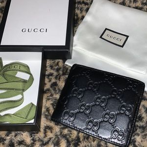 Men’s Gucci wallet